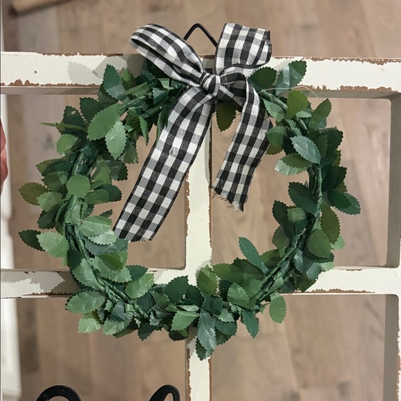 Rustic Welcome Window Frame Decor - Picture 2 of 6